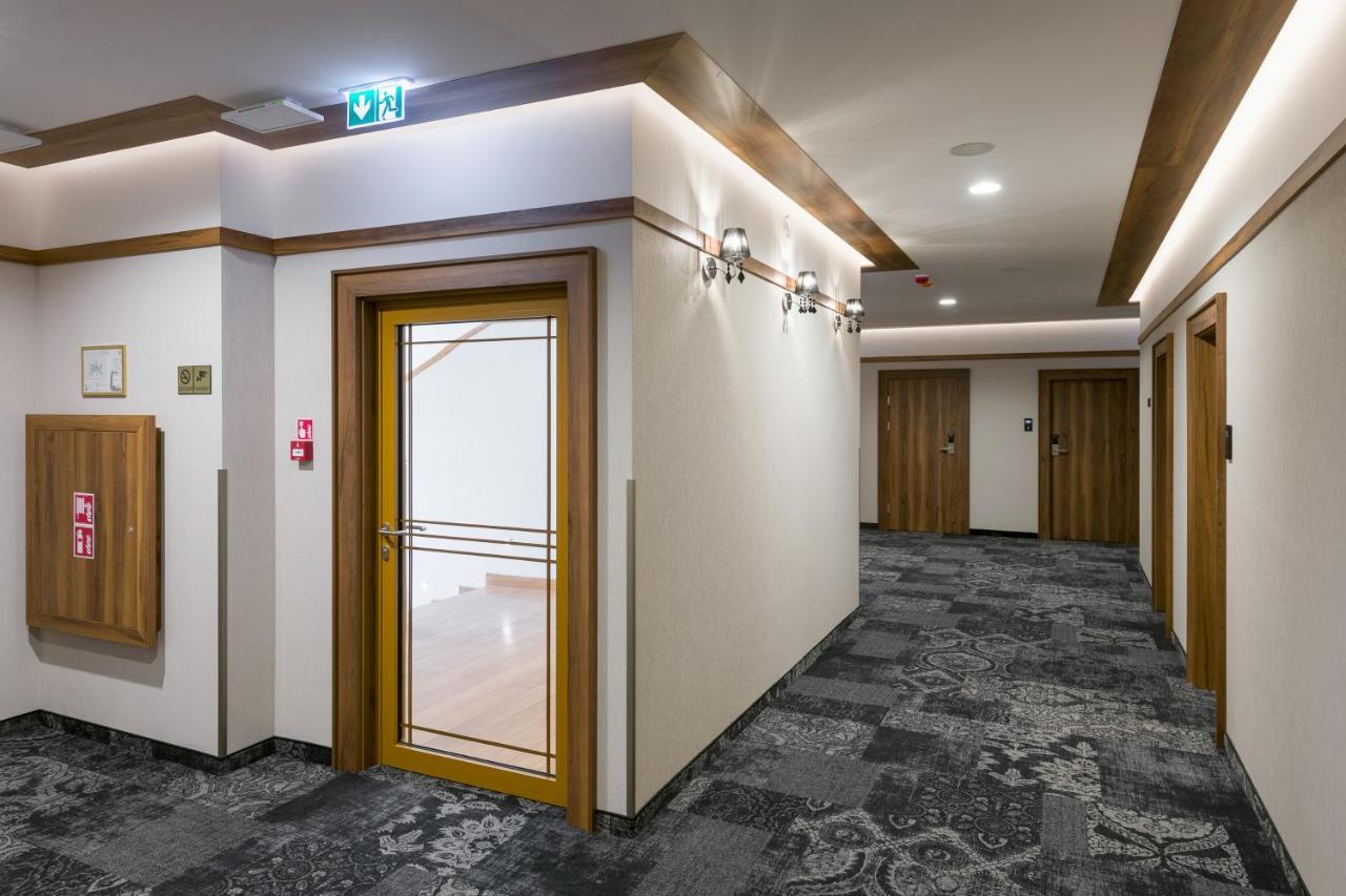Sky Hotel Cracovia Exterior foto