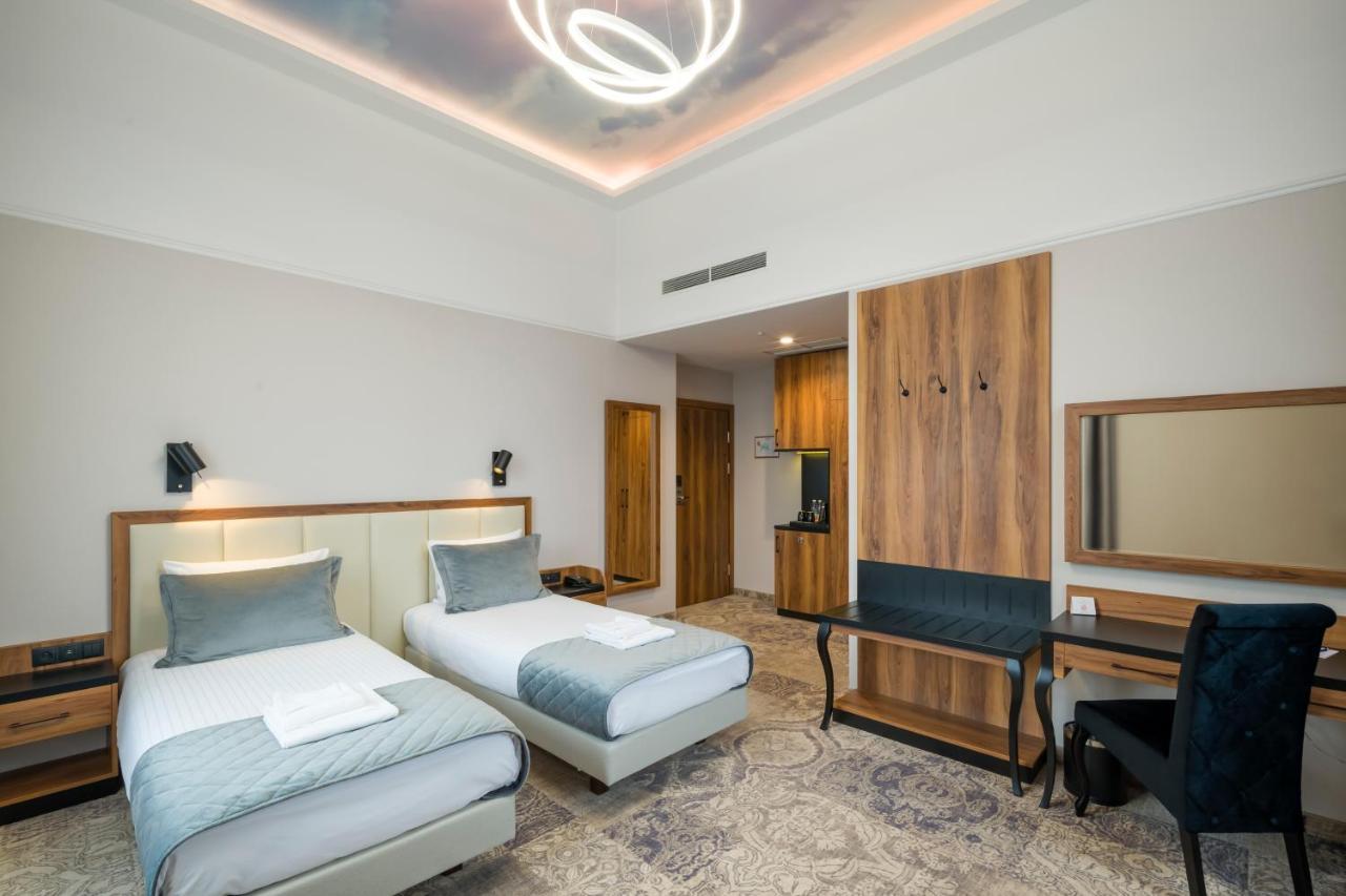 Sky Hotel Cracovia Exterior foto